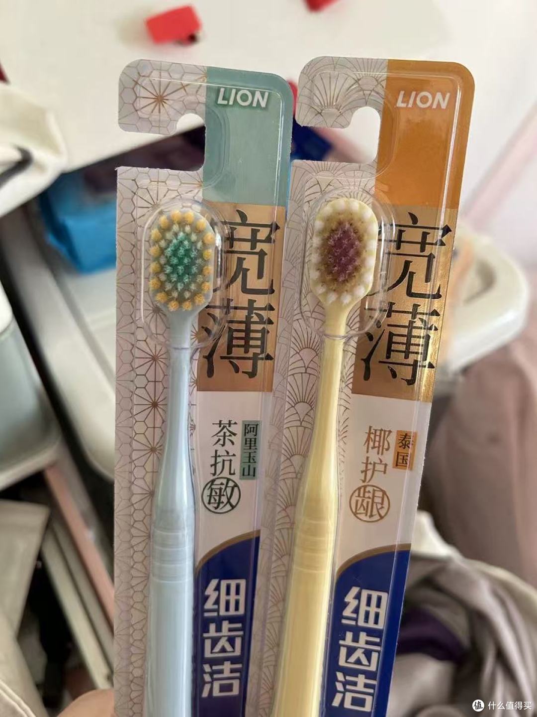 牙龈敏感党狂喜｜狮王细齿洁宽薄密绒牙刷，软到像在给牙齿做 SPA