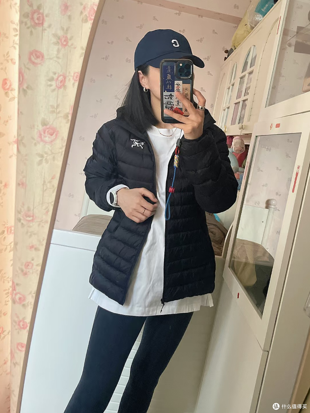 建议中年女性,羽绒服别穿北面、大鹅,换成这4个中产品牌更时髦