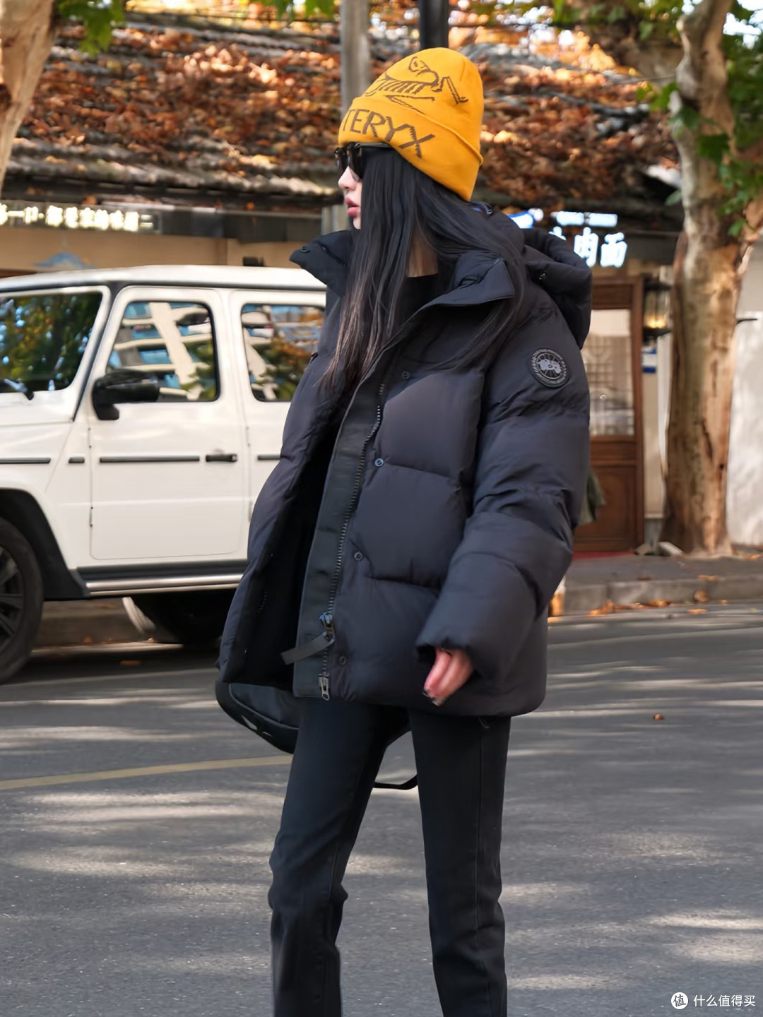 建议中年女性,羽绒服别穿北面、大鹅,换成这4个中产品牌更时髦