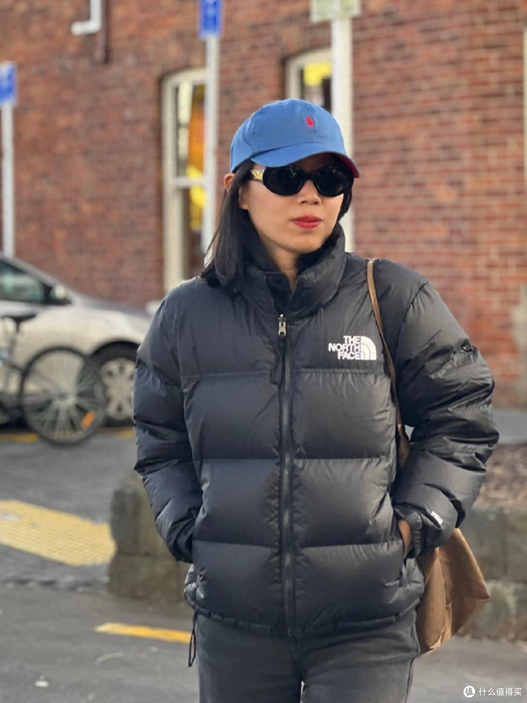 建议中年女性,羽绒服别穿北面、大鹅,换成这4个中产品牌更时髦
