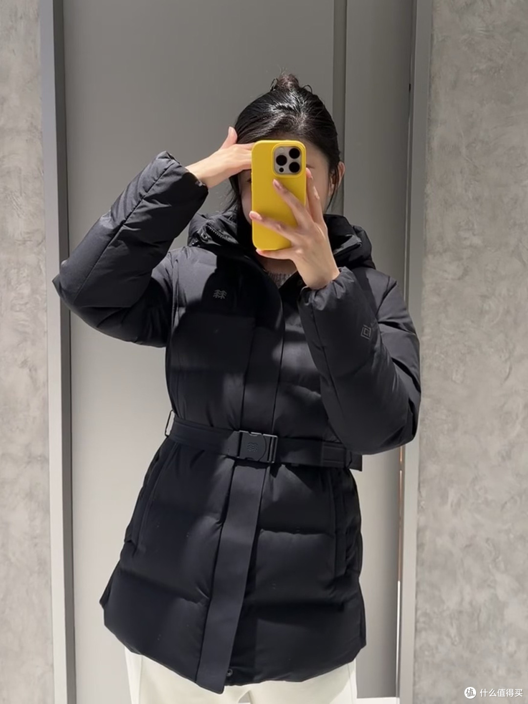 建议中年女性,羽绒服别穿北面、大鹅,换成这4个中产品牌更时髦