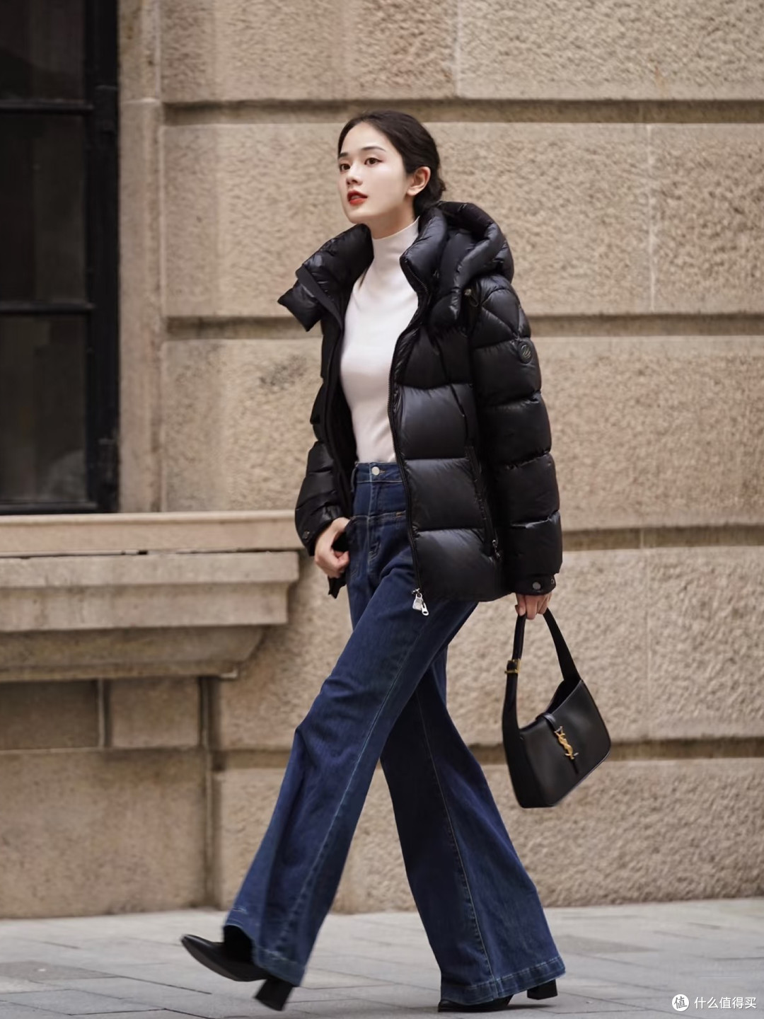 建议中年女性,羽绒服别穿北面、大鹅,换成这4个中产品牌更时髦