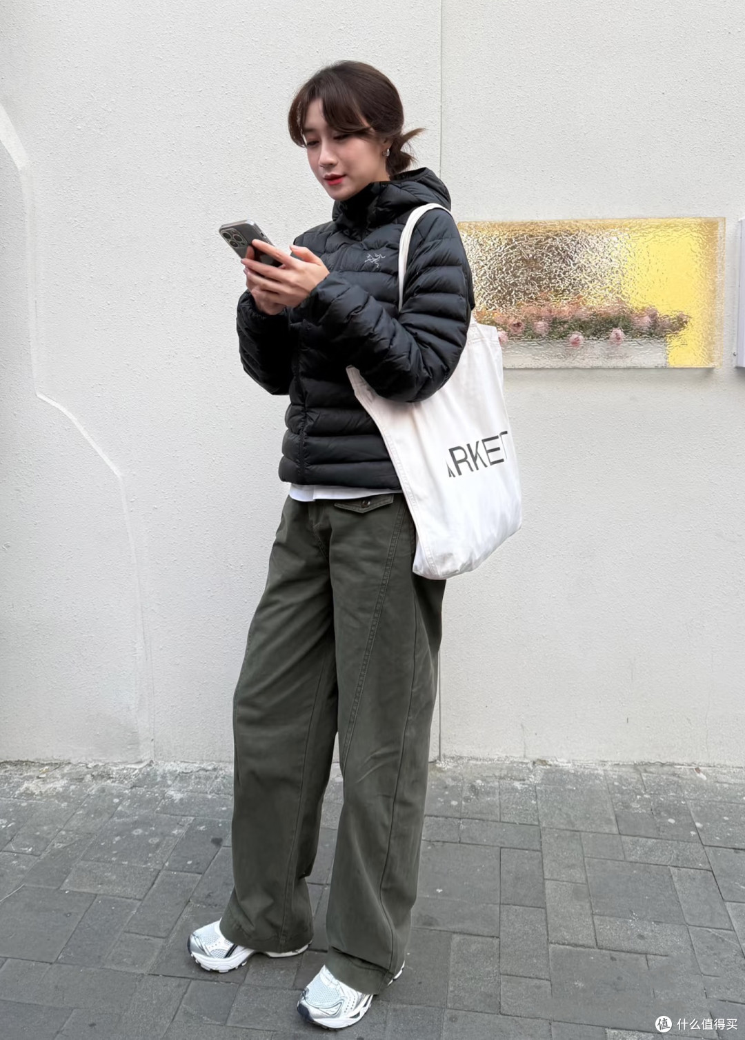 建议中年女性,羽绒服别穿北面、大鹅,换成这4个中产品牌更时髦