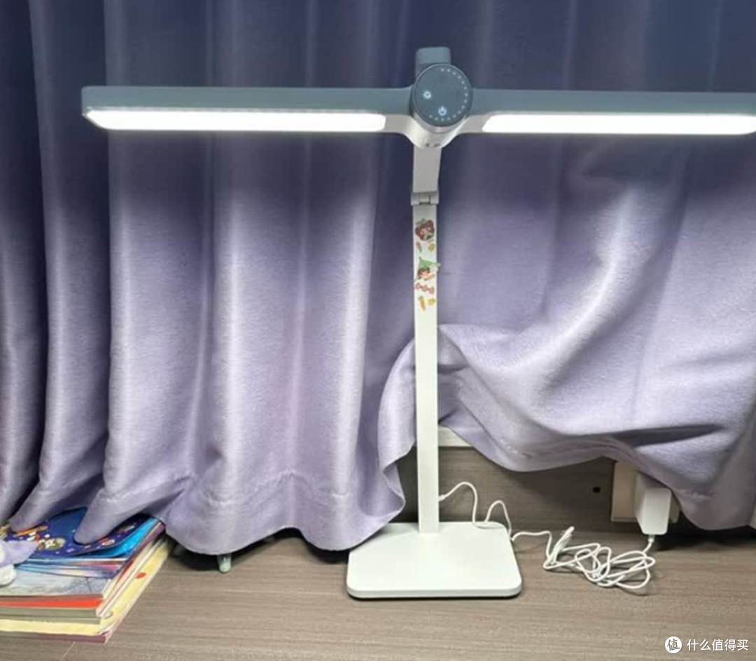什么品牌的学生护眼灯好用最好?获得一致好评好用的学生台灯推荐
