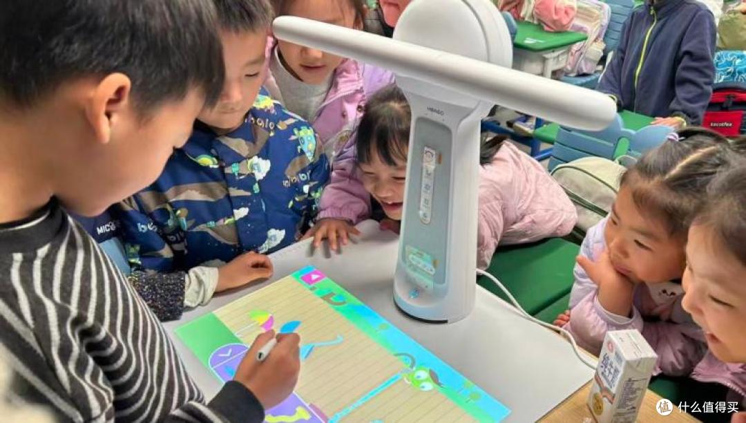 孩子护眼台灯什么牌子好?爱宾果护眼学习两不误