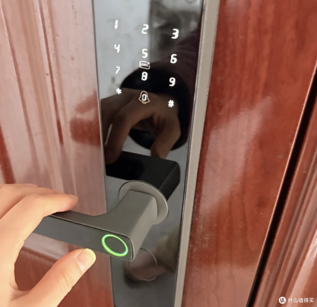 一楼居住的“智慧防线”:最值得优先配置的智能家电解析