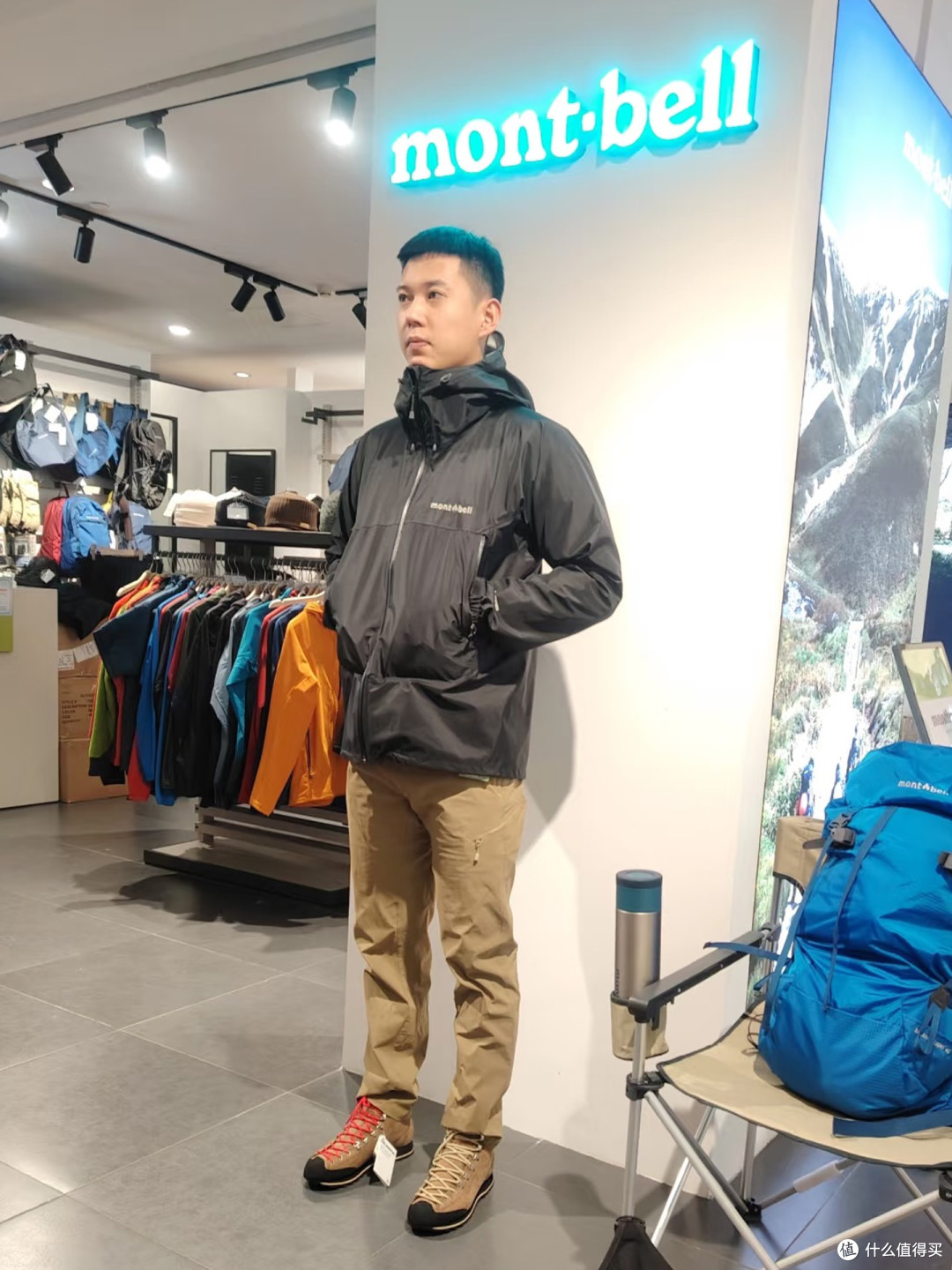 中年男人冲锋衣:不要只穿北面、骆驼,换成这4个中产品牌更高级