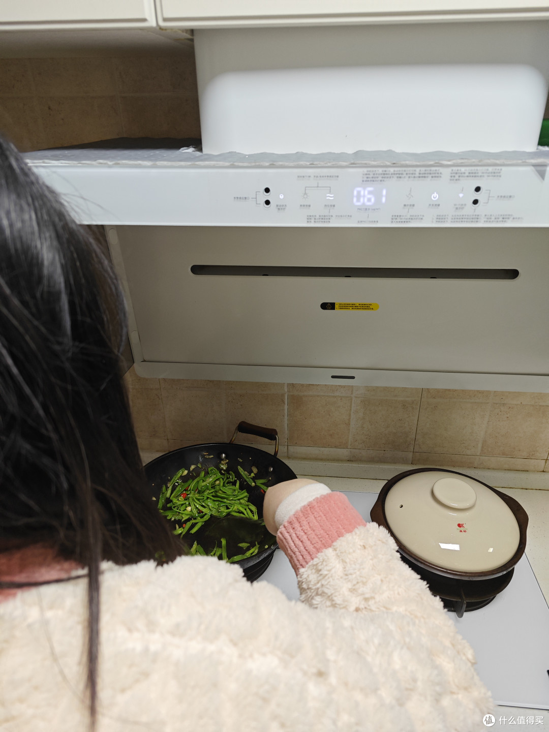 用上小米S2净烟机,家里的油烟少了厨房更干净了,做饭更智能有趣