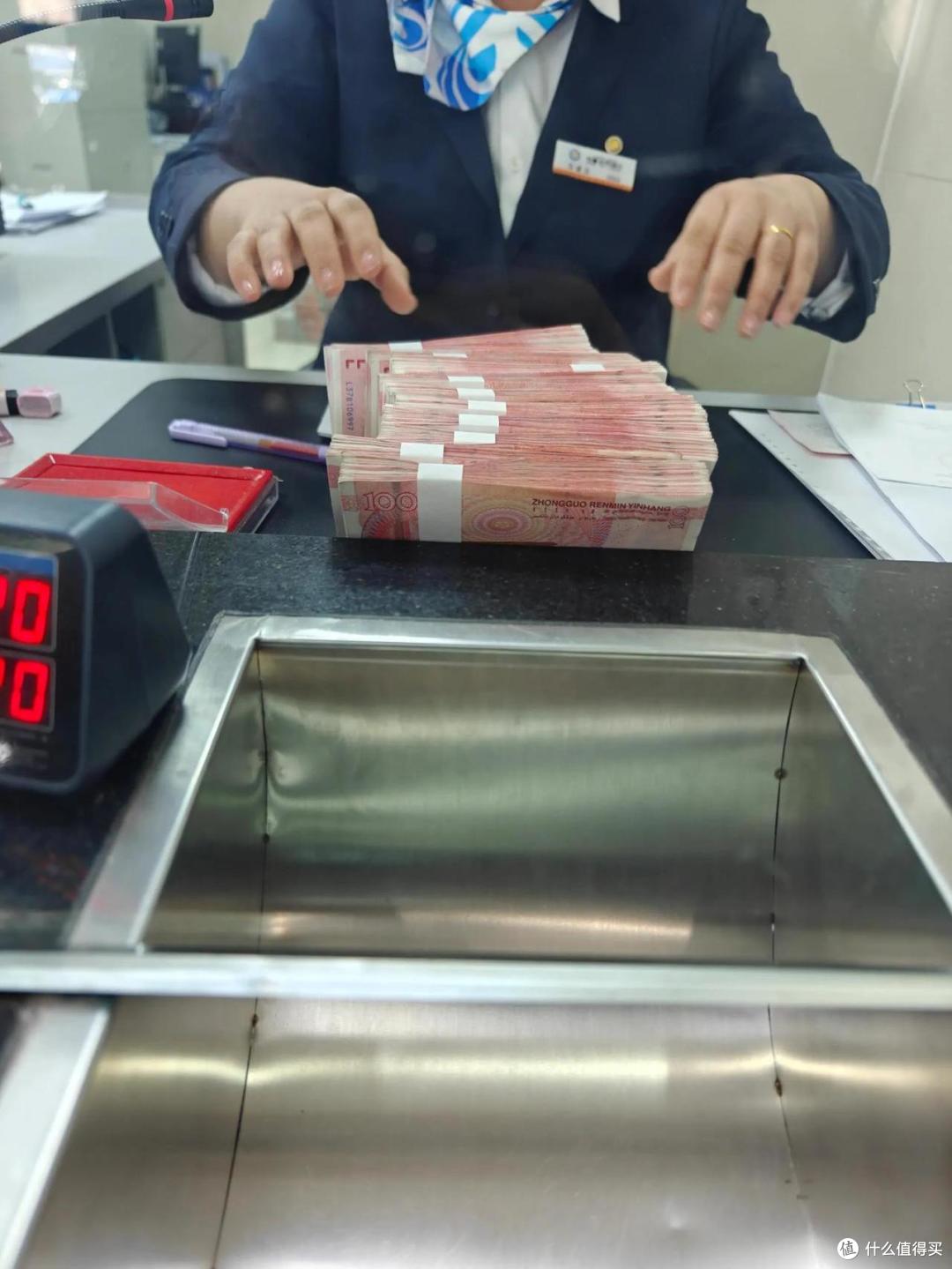 有专家说出实话:去银行存钱,不建议存“3年定期”,原因很简单