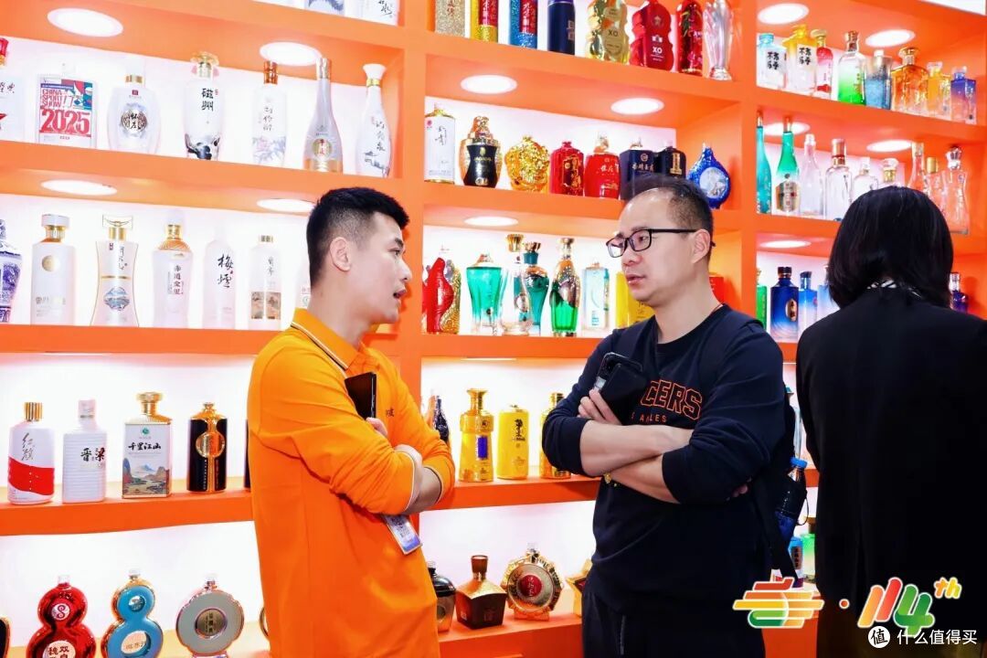第 114 届成都糖酒会探展|25 吨巨型火锅免费吃,一城双馆逛到嗨