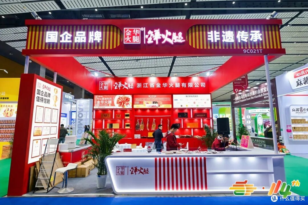 第 114 届成都糖酒会探展|25 吨巨型火锅免费吃,一城双馆逛到嗨