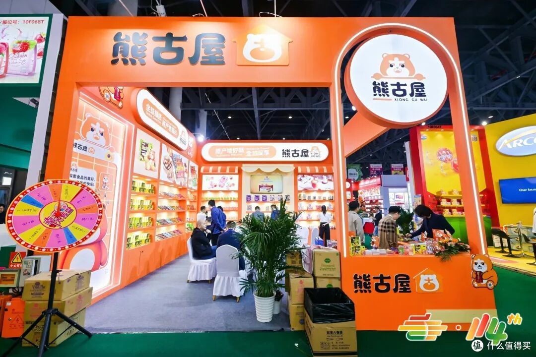 第 114 届成都糖酒会探展|25 吨巨型火锅免费吃,一城双馆逛到嗨