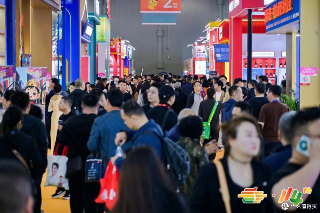 第 114 届成都糖酒会探展|25 吨巨型火锅免费吃,一城双馆逛到嗨