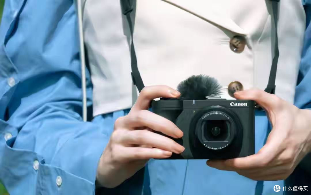 新手踏青带什么相机?佳能PowerShot V1帮你拍出花海人像vlog大片