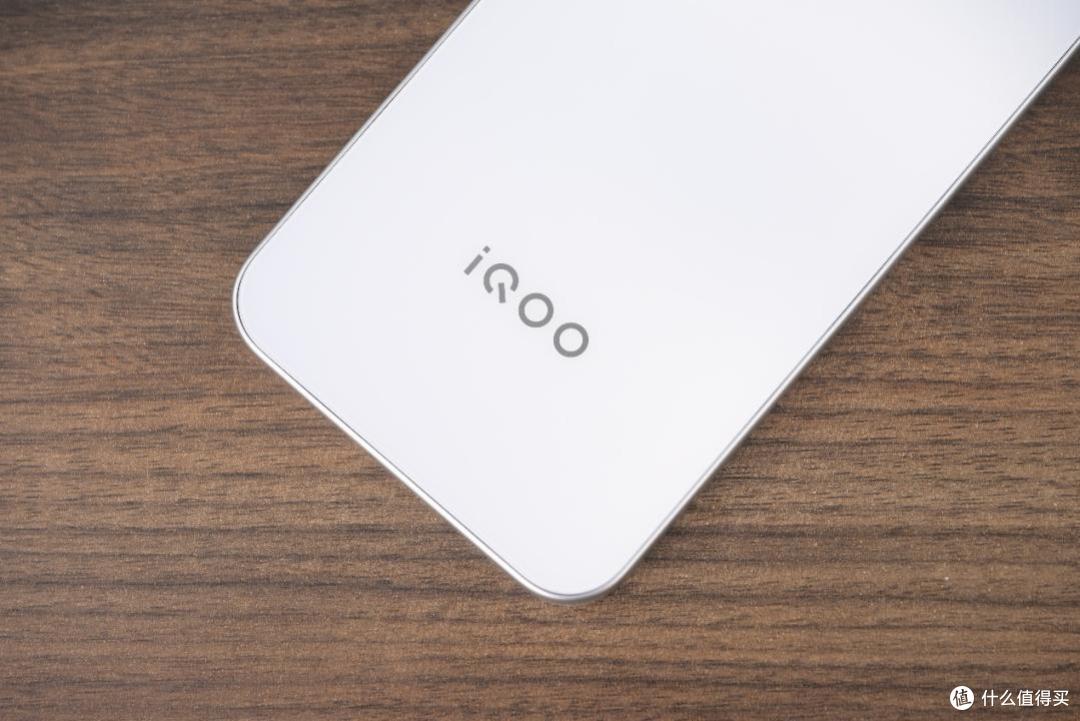 性能续航小超人 iQOO Z11天光白评测