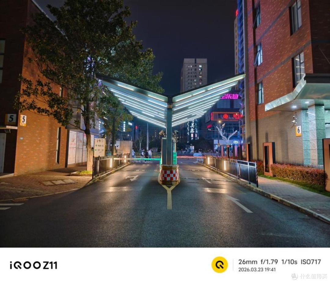 性能续航小超人 iQOO Z11天光白评测