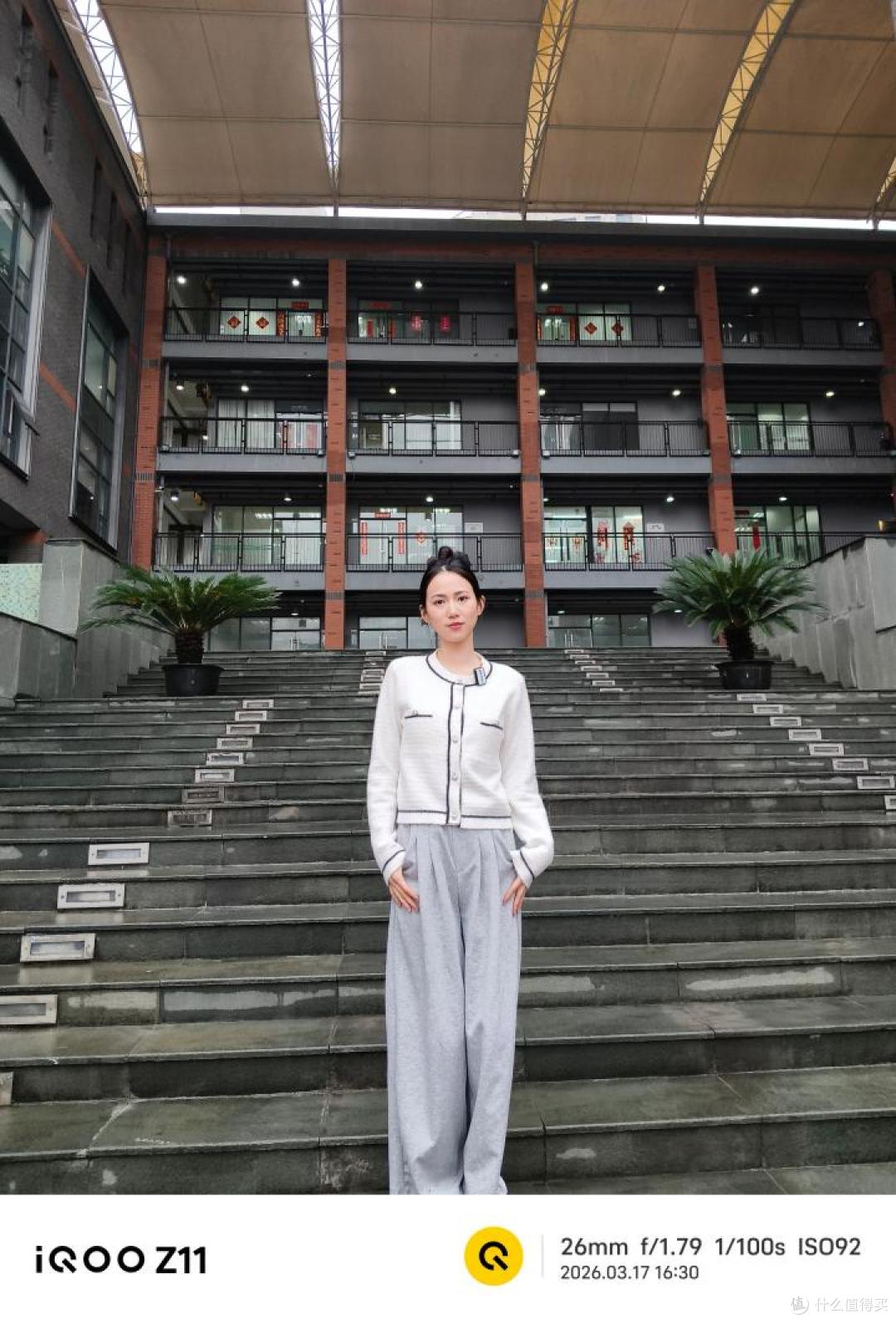 性能续航小超人 iQOO Z11天光白评测