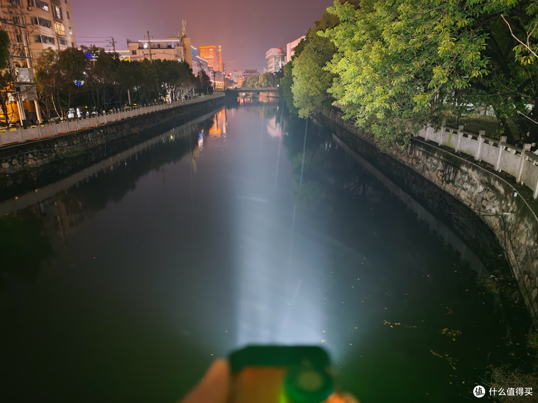 杰特明E28：双光破夜，侧灯随行，全能照明不缺位
