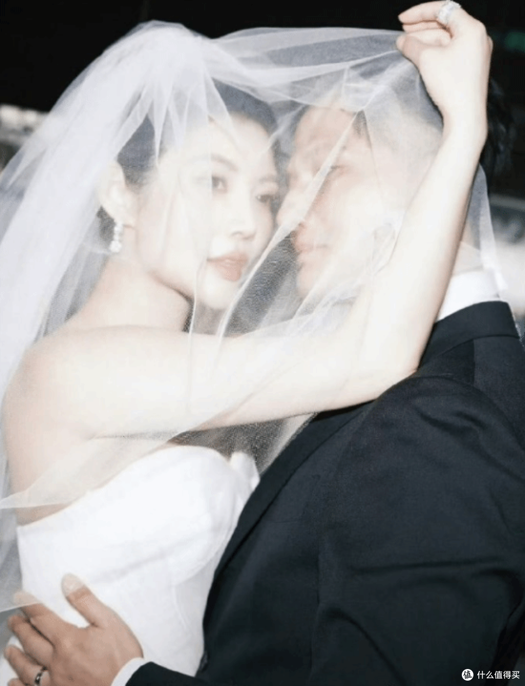 徐冬冬自曝低调完婚,竟要在娘家椰树办仪式,15年代言情分藏不住