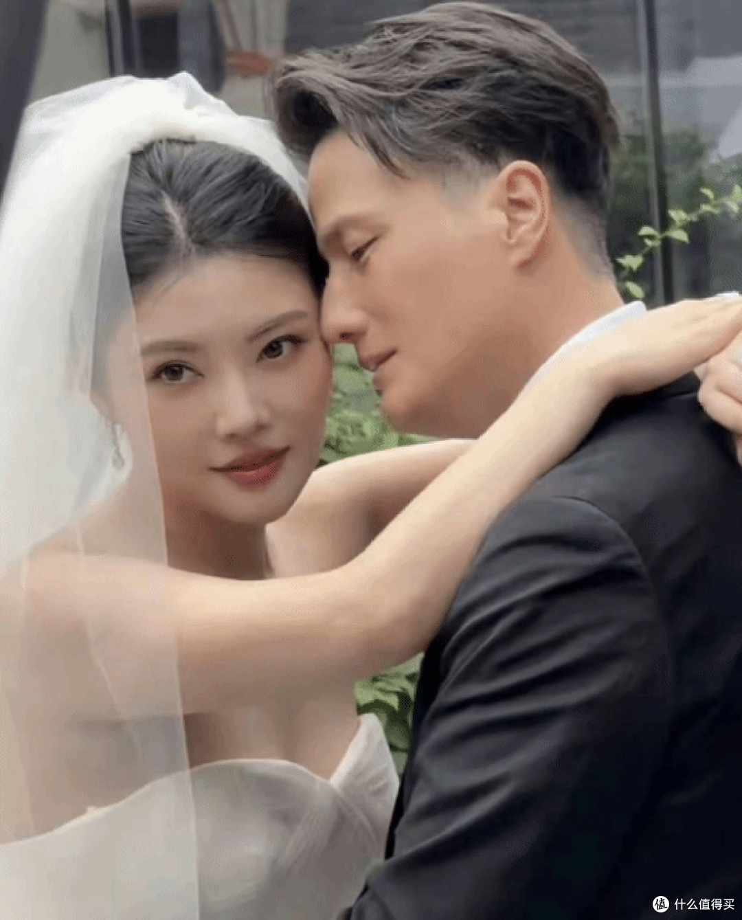徐冬冬自曝低调完婚,竟要在娘家椰树办仪式,15年代言情分藏不住