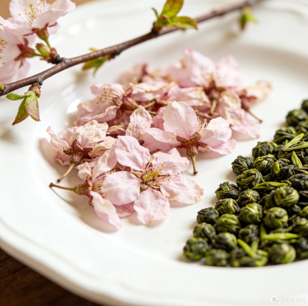 樱花绿茶：春日限定的诗意茶饮
