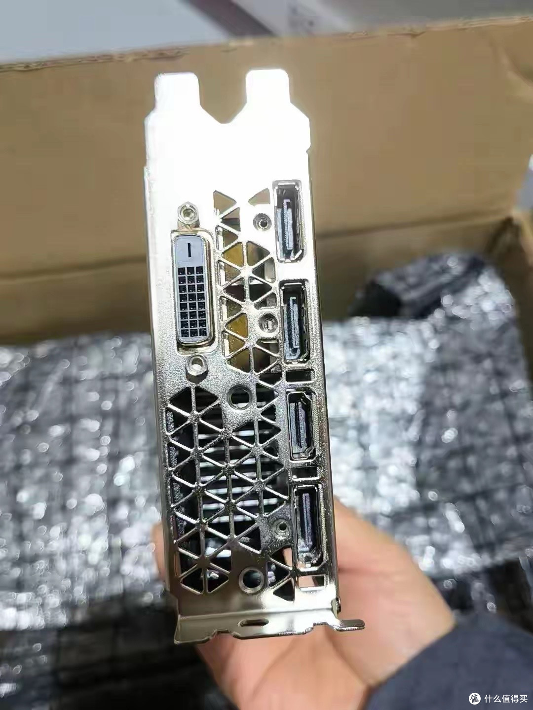 咸鱼大量流出全新联想原装GTX1060 3G D5游戏显卡,公版涡轮风扇