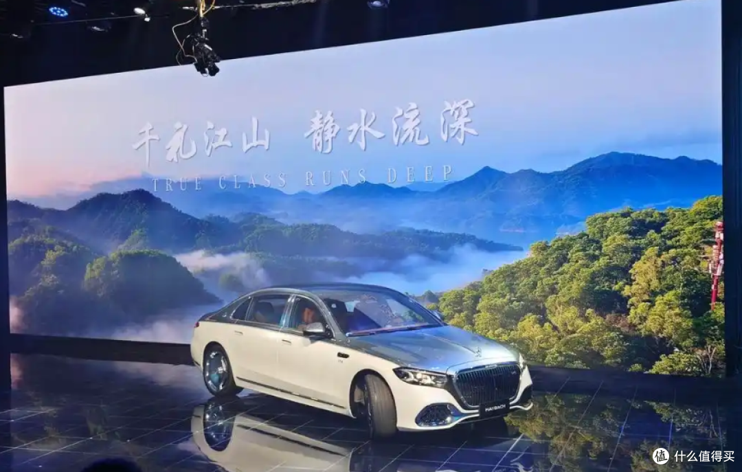 新迈巴赫S级携12缸登场,尊界S800能否撼动其豪华标杆地位?