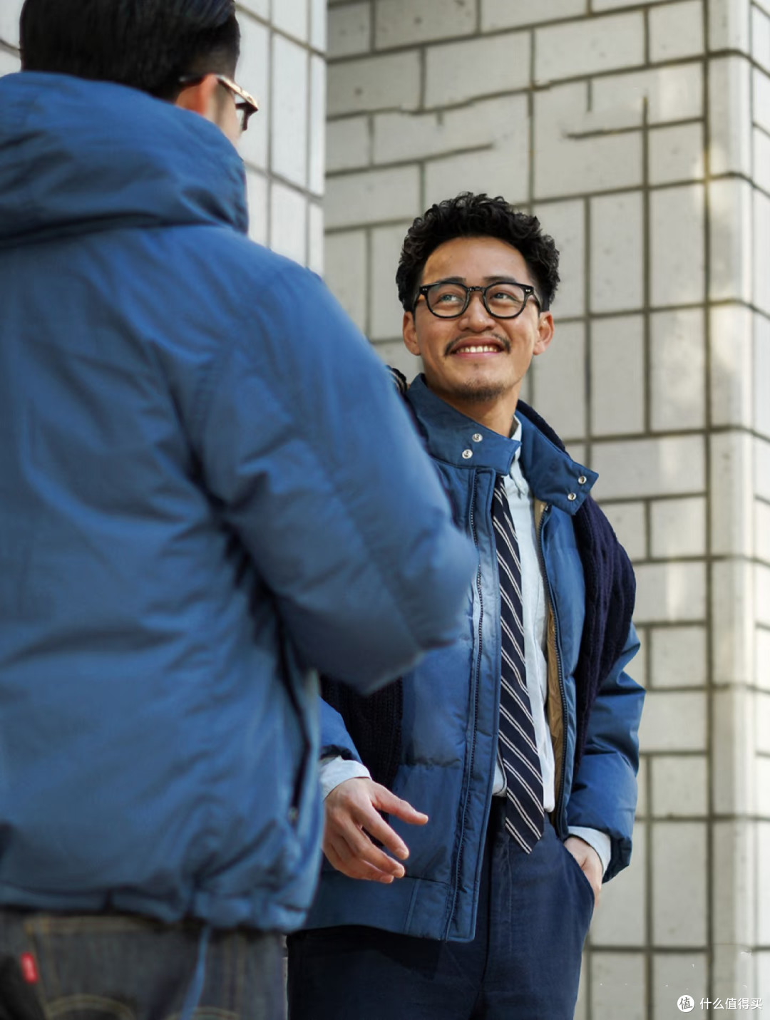 等老了以后,也学日本男人:绝不穿冲锋衣,换成这3种衣服更高级