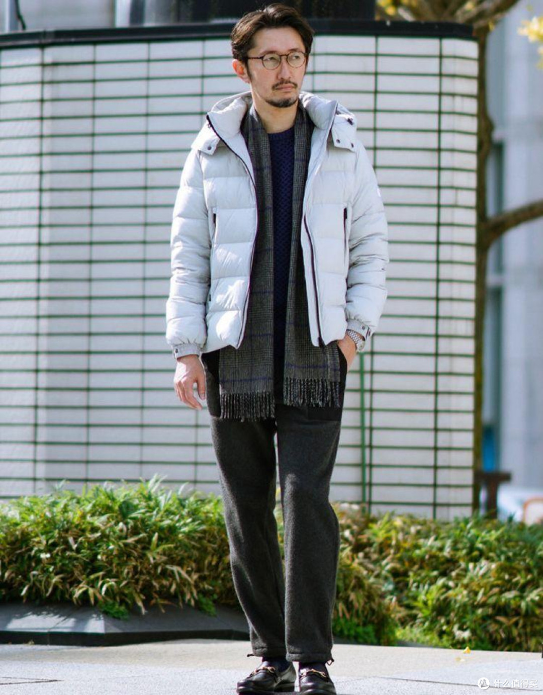 等老了以后,也学日本男人:绝不穿冲锋衣,换成这3种衣服更高级