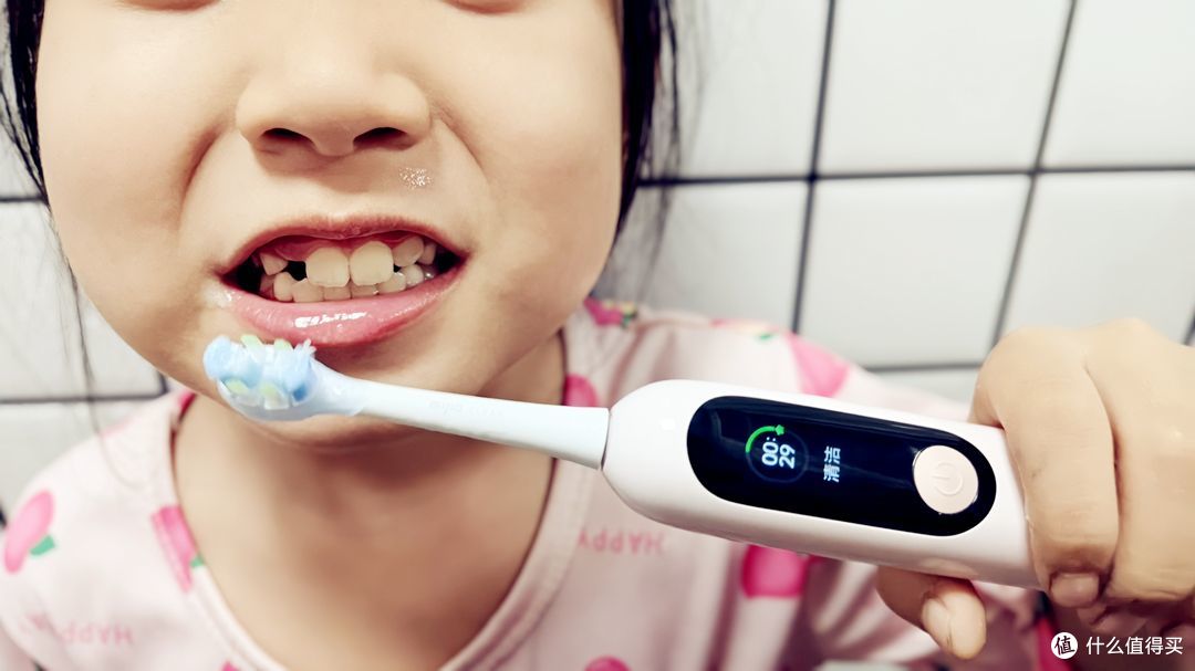 不吼不叫告别刷牙拉锯战,用趣味与专业守护幼齿成长