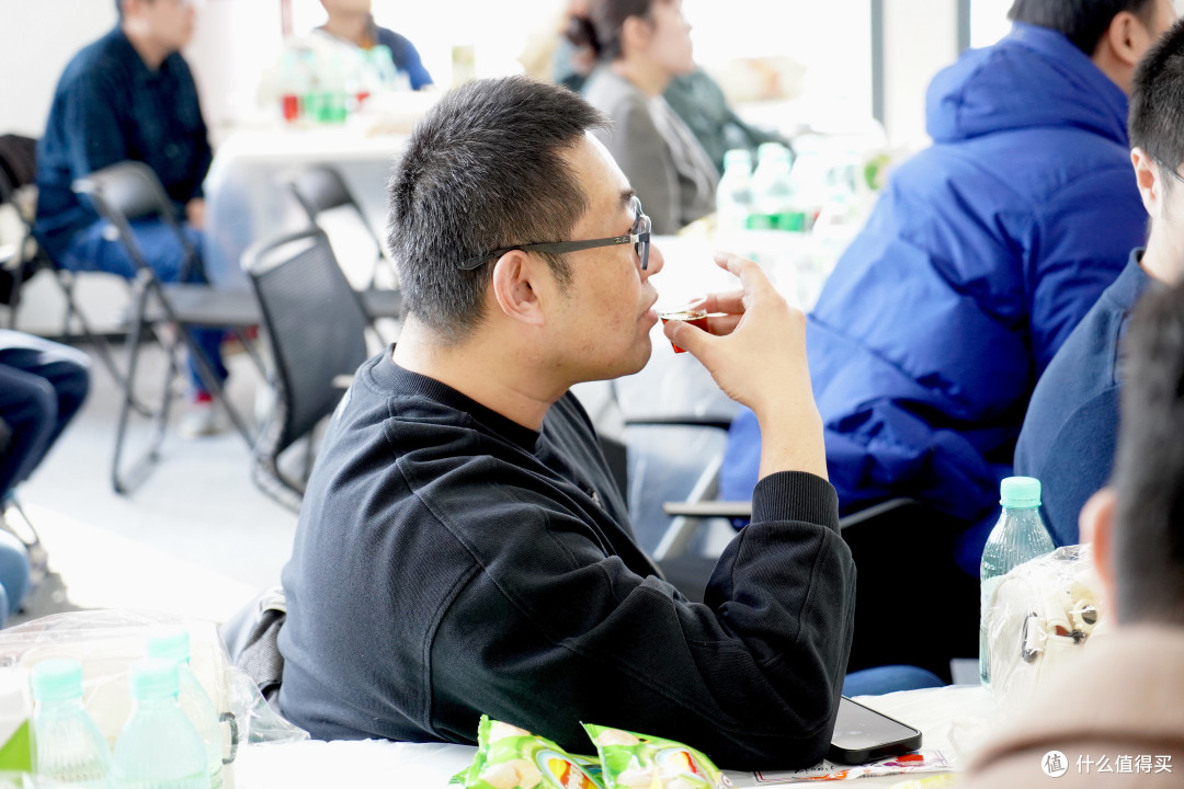 值得买青岛线下交流会,阔别3年故友重逢,打牌&咖啡攒起来