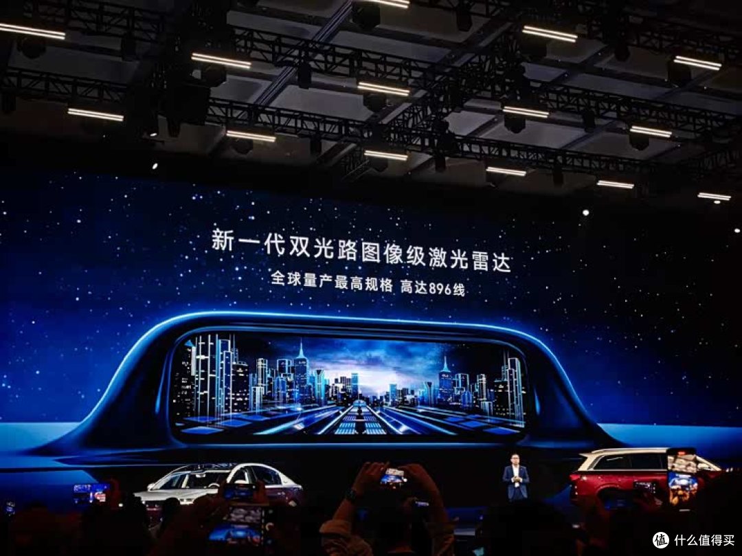 华为896线激光雷达证明:纯视觉只是过渡,融合方案才是未来!