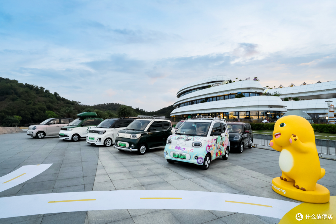 第五代宏光MINIEV珠海上市 4.28万起解锁四门玩趣代步新体验