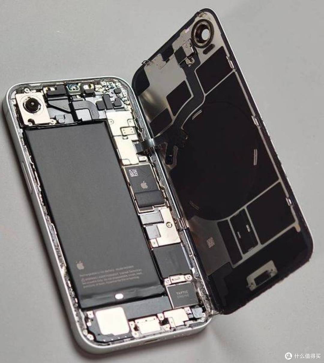 A19旗舰 | MagSafe首入 | iPhone 17e评测