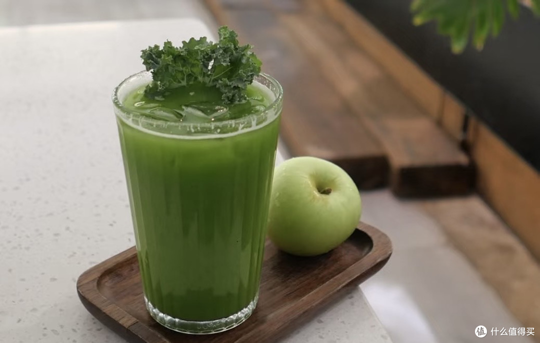 把春天装进榨汁机:我的第一杯“液态花园”