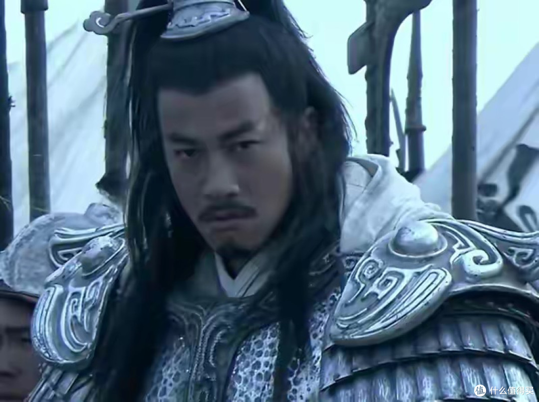 顶着浓妆、骑着假马，却演古装大将军，到底谁的审美出了问题？
