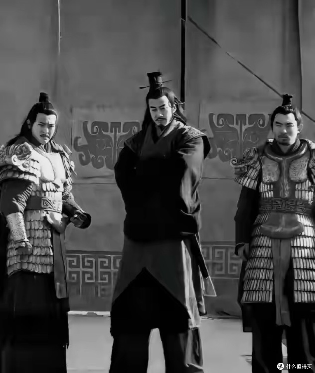 顶着浓妆、骑着假马，却演古装大将军，到底谁的审美出了问题？