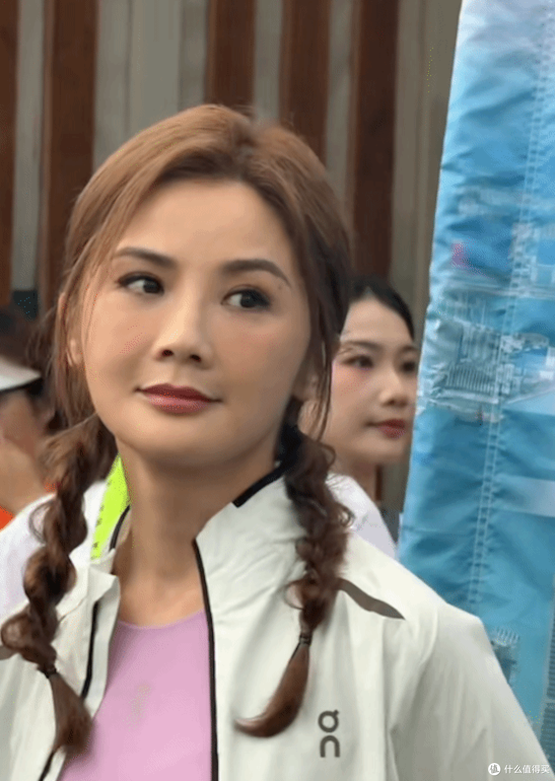 43岁阿Sa被疑容貌崩坏，粉丝晒生图打脸：真人比精修还自然！