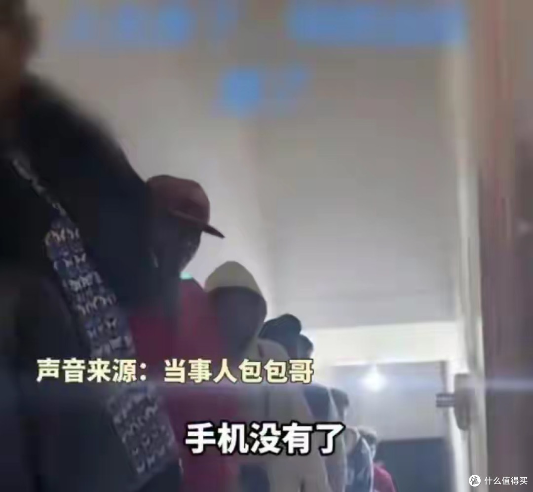 36岁浙江男子非洲开“手机网吧”,生意爆火需要排队取号