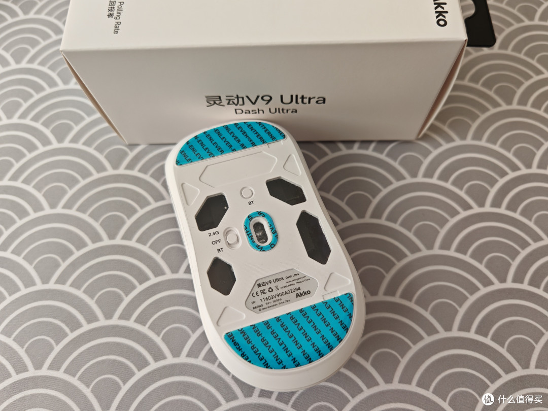 Akko灵动V9 Ultra体验:39g超轻电竞鼠标,中小手玩家的上分神器