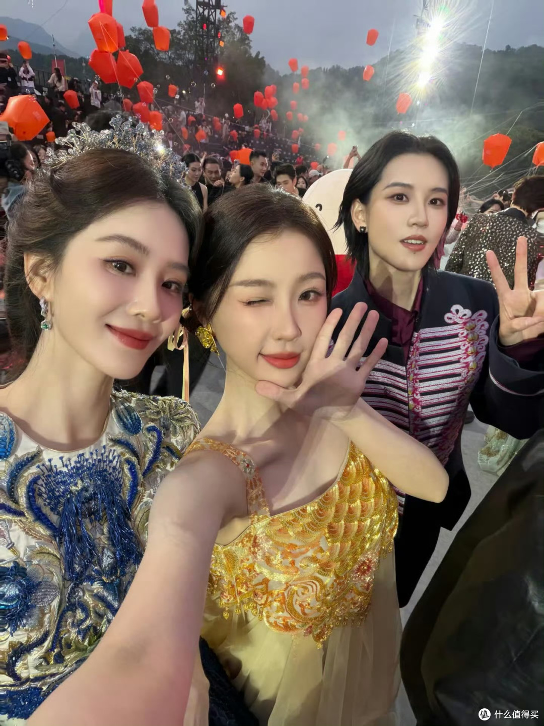 虞书欣祝绪丹同台零互动,暴露娱乐圈最残酷社交规则