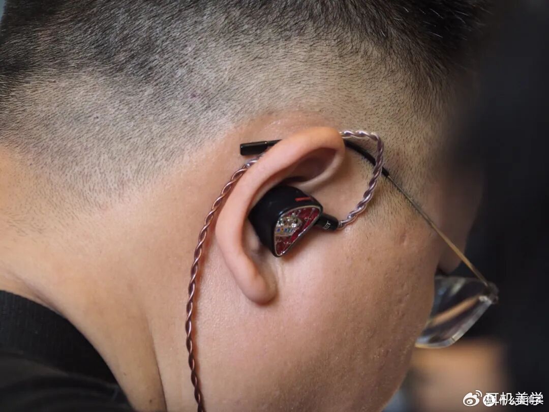 上周末的深圳耳机节,被烧友们挤爆了……