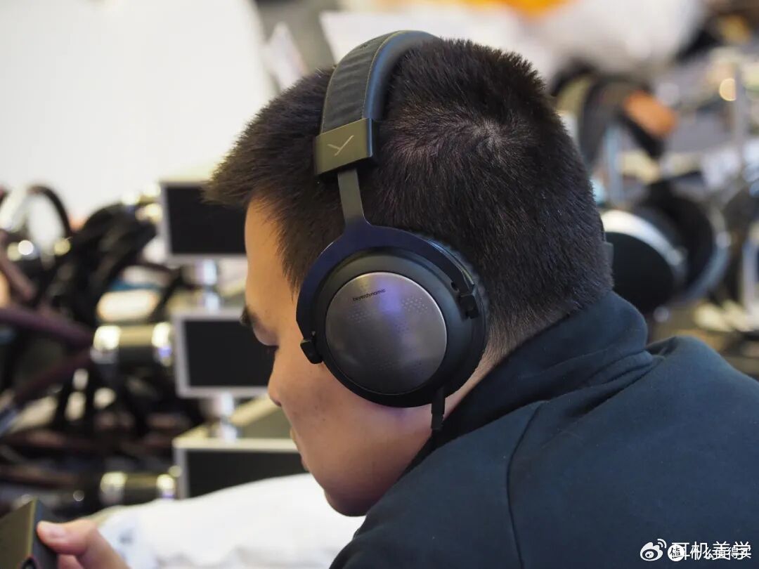 上周末的深圳耳机节,被烧友们挤爆了……