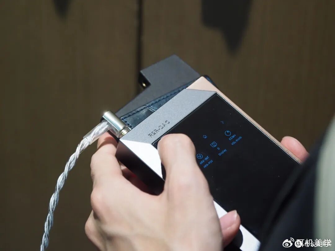 上周末的深圳耳机节,被烧友们挤爆了……
