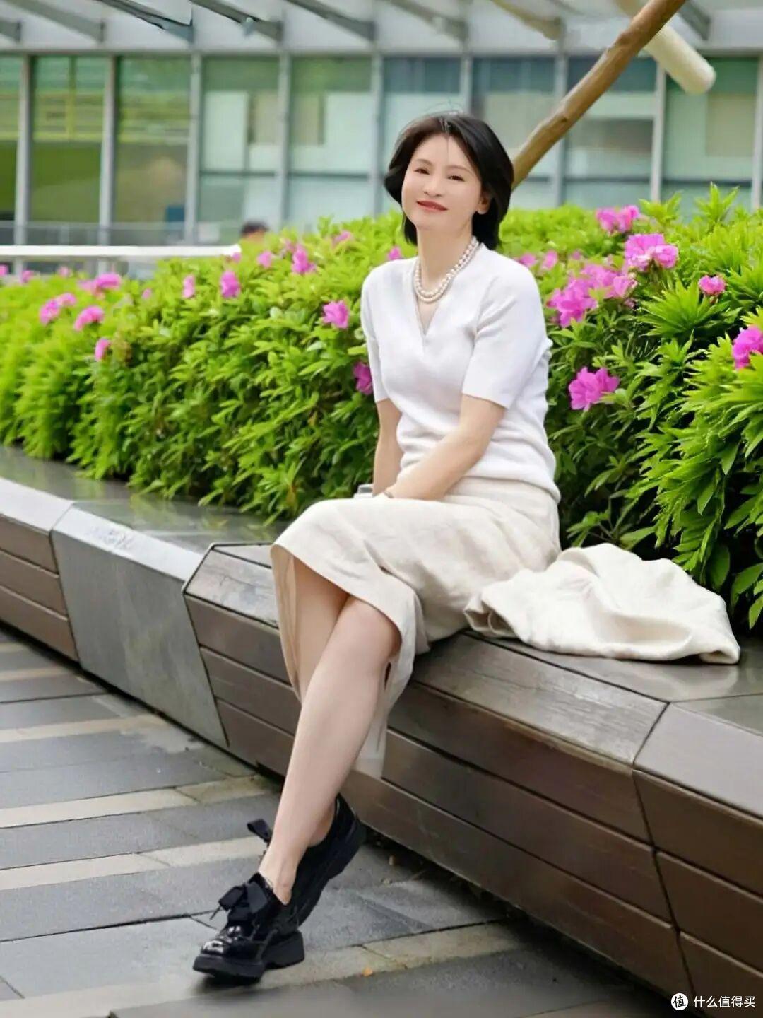 简约风格的她,凭什么美得高级?看过她的高级感穿搭,你就懂了!