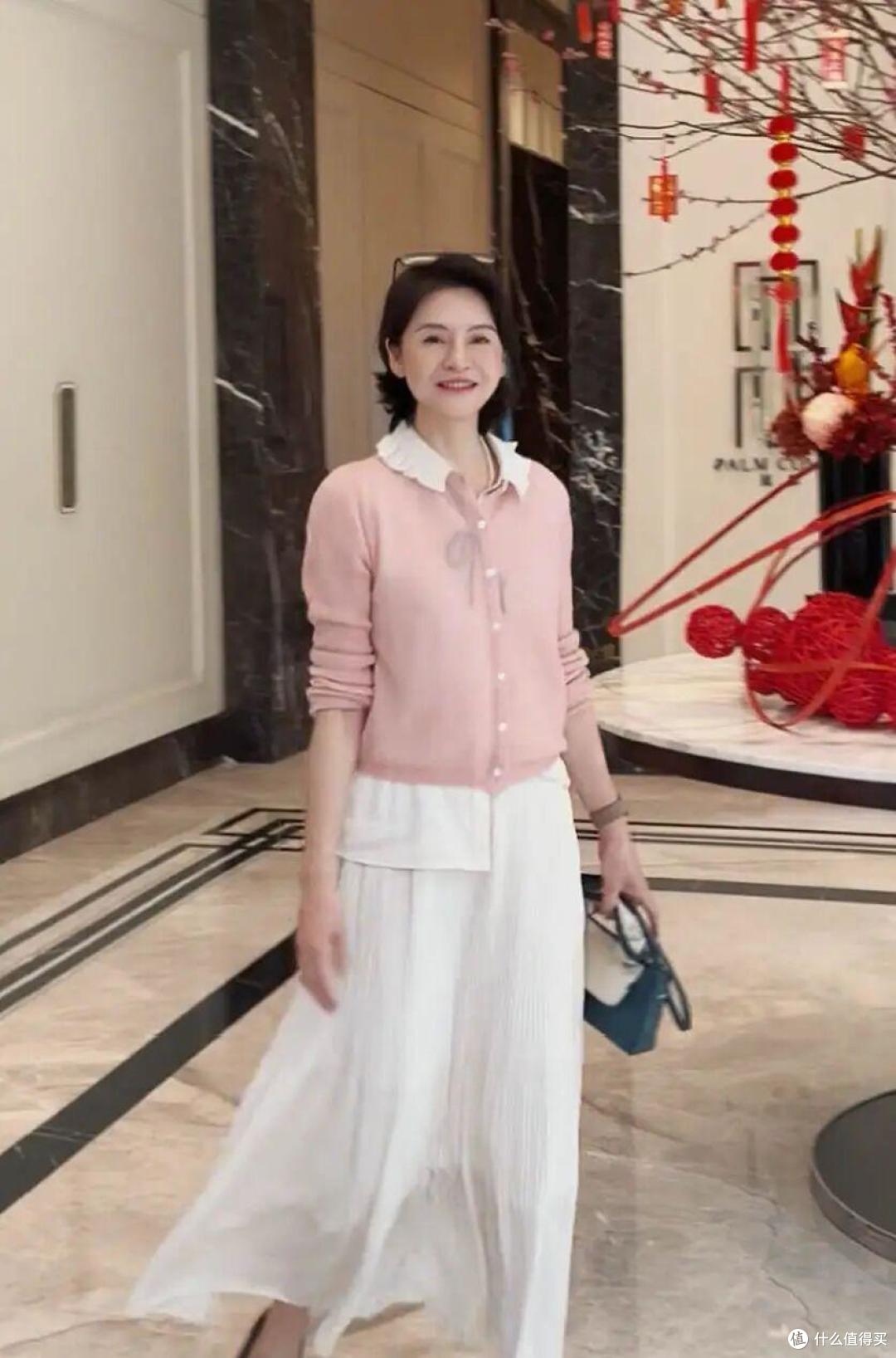 简约风格的她,凭什么美得高级?看过她的高级感穿搭,你就懂了!