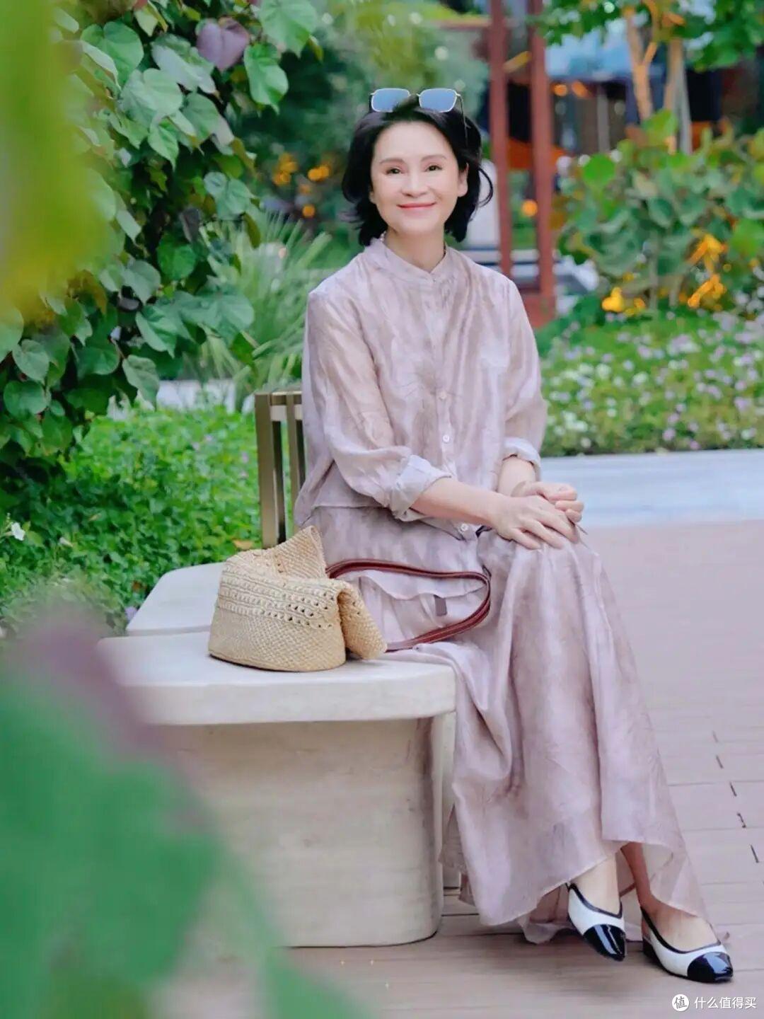 简约风格的她,凭什么美得高级?看过她的高级感穿搭,你就懂了!