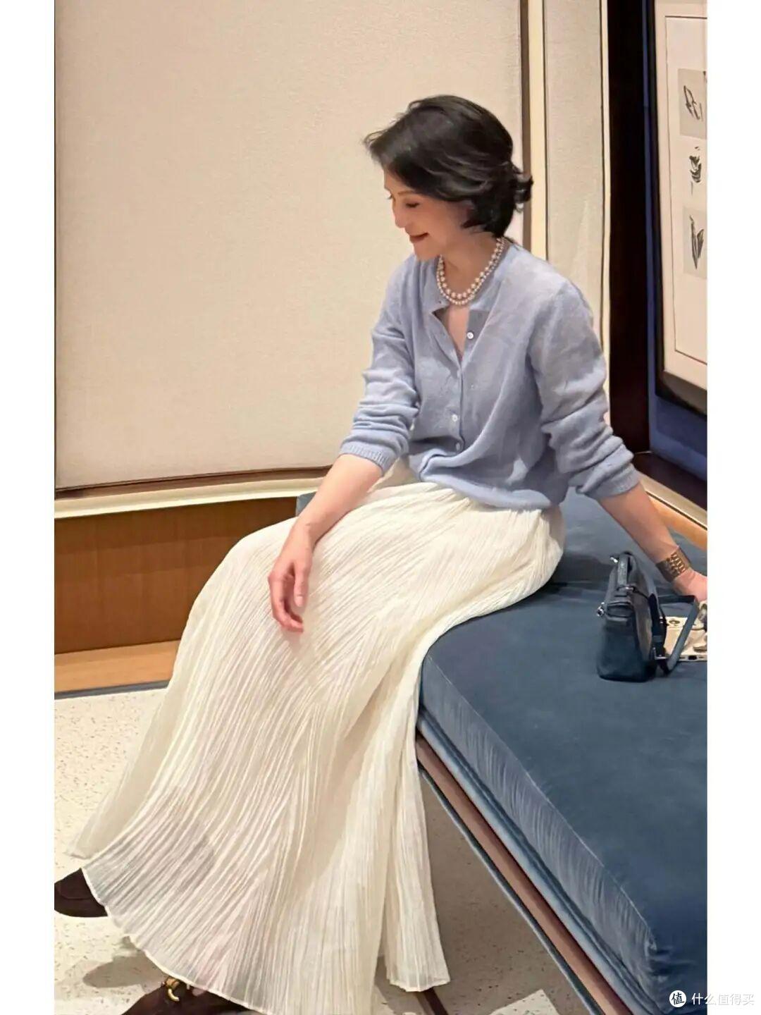 简约风格的她,凭什么美得高级?看过她的高级感穿搭,你就懂了!