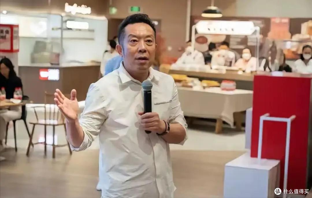 贾国龙二次创业“翻车”!一碗焖面卖60块,消费者直呼“吃不起”