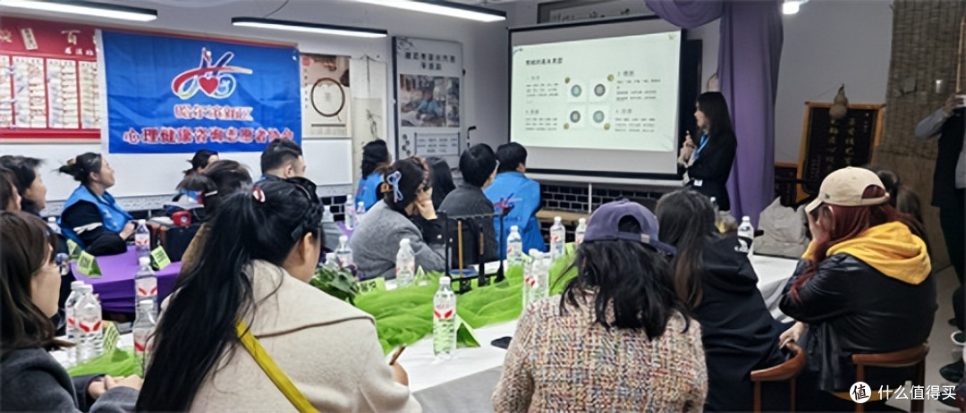 哈尔滨:公益筑心爱满新区 暖心沙龙助力家长做情绪主人
